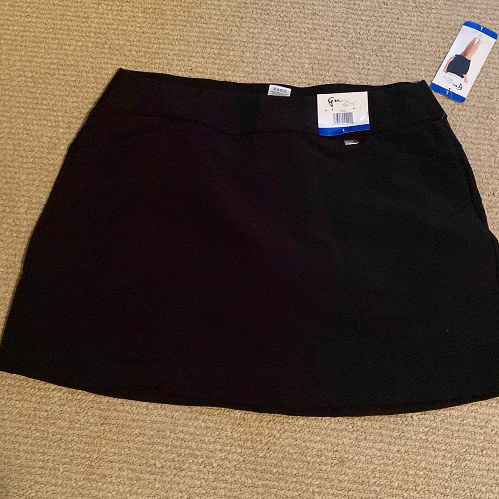 Greg Norman Women's Shark Collection Pull-On Golf Skort. Large